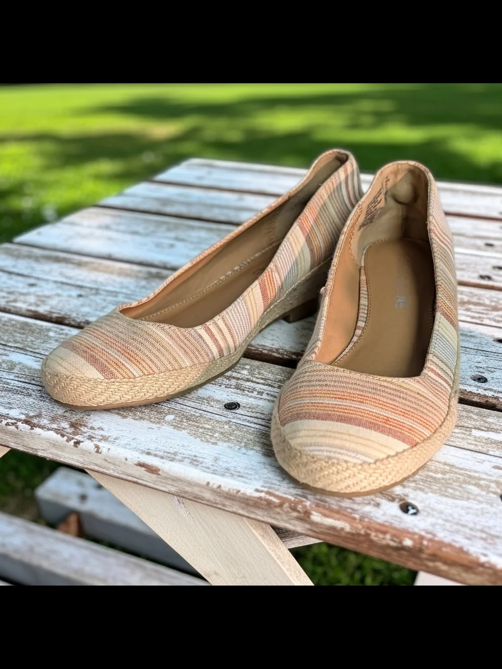 NWOT American Eagle Outfitters Peach & Cream Striped Espadrille Flats Size 10